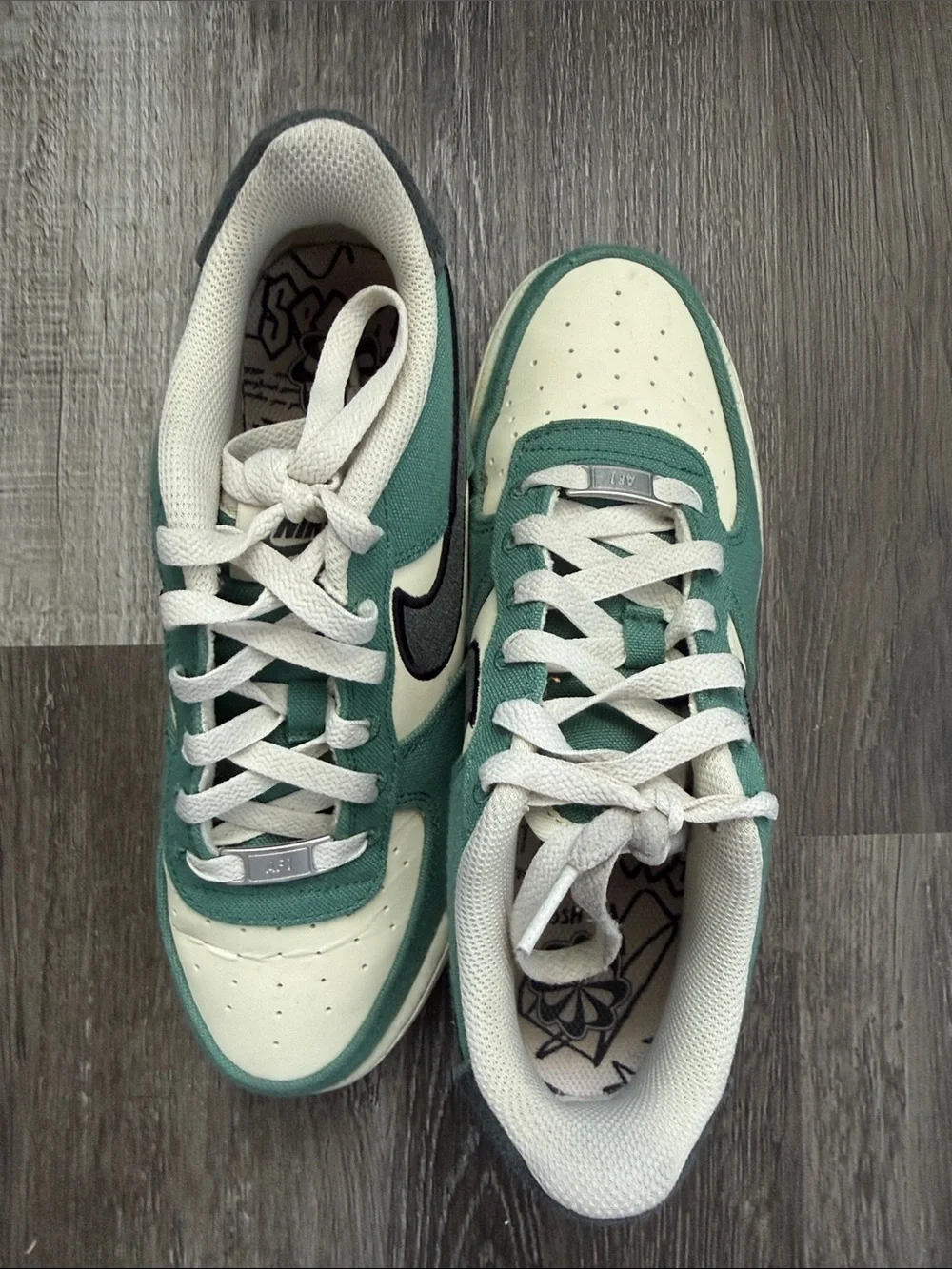Nike Low-Top Sneakers in Teal, White and Black